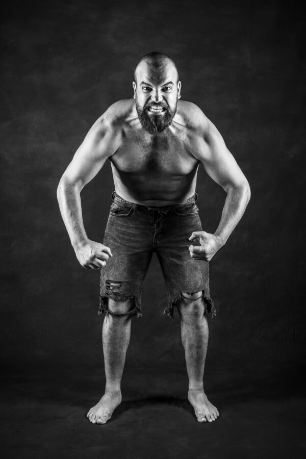 portrait d'homme musclé torse nu façon hulk