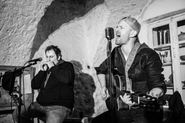 jesus whiskey concert rock guitare et harmonica