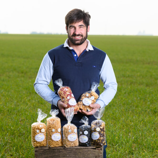 portrait professionnel devant les champs Ferme d'Ecuillon adhérent c du centre
