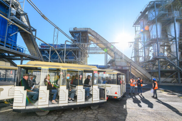 portes ouvertes swiss krono petit train promène les visiteurs
