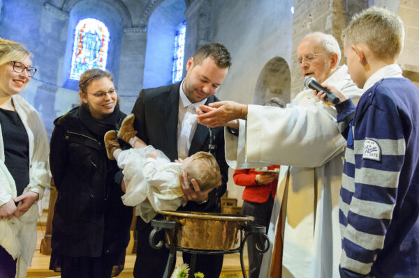 cérémonie du baptême d'un enfant