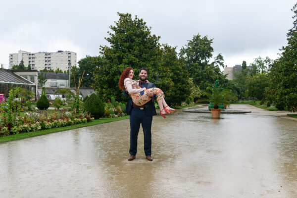 portrait couple au milieu de l'eau