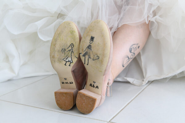 mariage détail des chaussures de la mariée