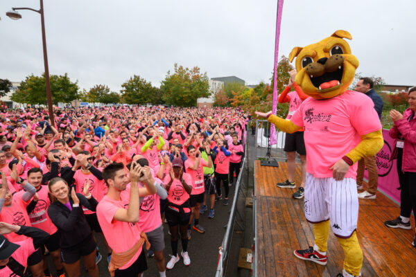 les foulées roses Olivet foule de coureurs