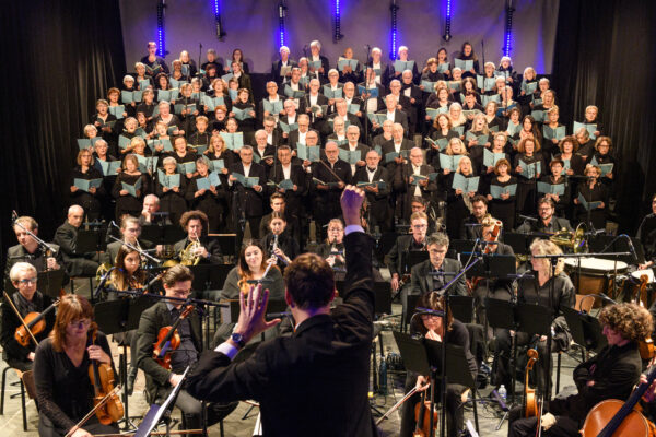 concert de Lumières sur Notre-Dame de Cléry orchestré par Gildas Harnois