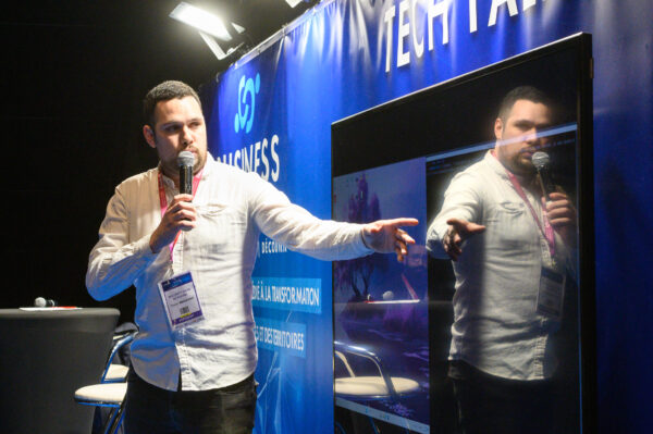 vivatech paris présentation devant écran