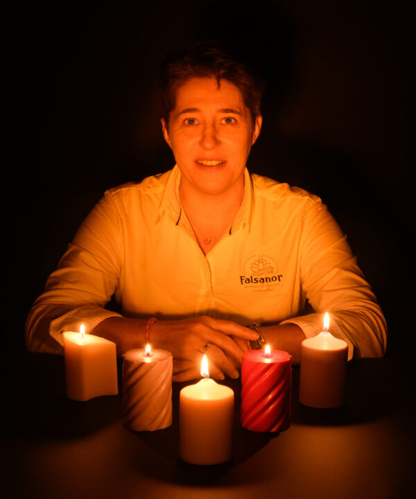 portrait professionnelle Sandrine VILLEDIEU Falsanor avec bougies